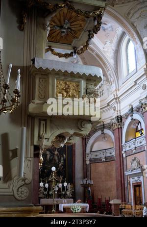 Vue intérieure de la cathédrale de Kecskemét, également connue sous le nom de Co-cathédrale de l'Ascension du Seigneur, Hongrie Banque D'Images