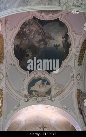 Vue intérieure de la cathédrale de Kecskemét, également connue sous le nom de Co-cathédrale de l'Ascension du Seigneur, Hongrie Banque D'Images