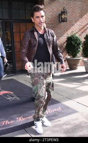 NEW YORK, NY- OCTOBRE 25 : John Stamos vu à New York le 25 octobre 2023. Copyright : xRWx crédit : Imago/Alamy Live News Banque D'Images