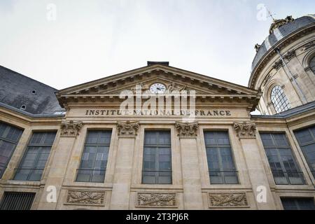 Paris, France. 26 octobre 2023. Cette photographie montre la cour de l'Académie française à Paris, France, le 26 octobre 2023. Photo de Firas Abdullah/ABACAPRESS.COM crédit : Abaca Press/Alamy Live News Banque D'Images