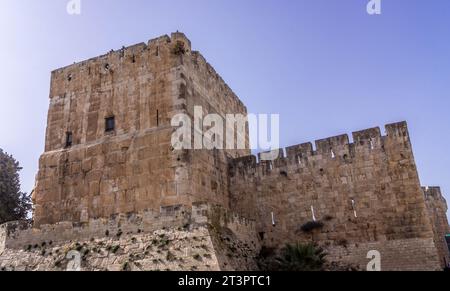 Les murs de pierre de la Tour de David dans la vieille ville de Jérusalem en Israël. Banque D'Images