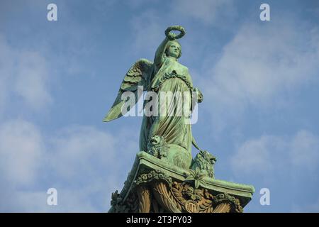 Göttin Concordia auf der Jubiläumssäule, Schloßplatz, Stuttgart, Bade-Württemberg, Deutschland Banque D'Images