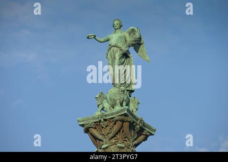 Göttin Concordia auf der Jubiläumssäule, Schloßplatz, Stuttgart, Bade-Württemberg, Deutschland Banque D'Images