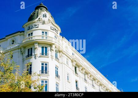 Le Mandarin Oriental Ritz de Madrid est un hôtel historique cinq étoiles belle époque situé à Madrid, en Espagne, au n°5 du quartier du Retiro, à côté du musée du Prado. Banque D'Images