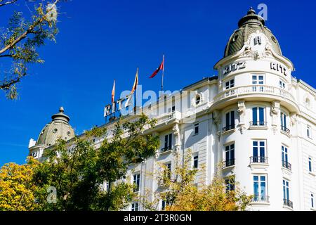 Le Mandarin Oriental Ritz de Madrid est un hôtel historique cinq étoiles belle époque situé à Madrid, en Espagne, au n°5 du quartier du Retiro, à côté du musée du Prado. Banque D'Images