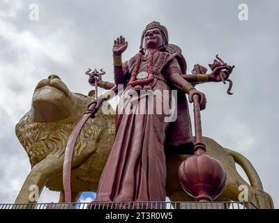 Statue géante de la déesse Durga sur le site religieux Grad bassin Ganga Talao à Maurice Banque D'Images