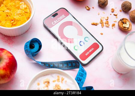 compter les calories et les macronutriments dans un repas à l'aide d'un smartphone Banque D'Images