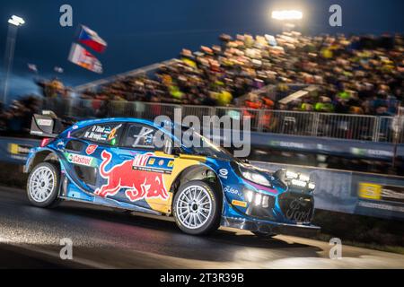 Klatovy, République tchèque. 26 octobre 2023. Rallye d'Europe centrale, dans le cadre du Championnat du monde des rallyes, deuxième étape (Prague, Velka Chuchle) à Prague, République tchèque, le 26 octobre 2023. Équipage finlandais Ott Tanak et Martin Jarveoja. Crédit : Petr Skrivanek/CTK photo/Alamy Live News Banque D'Images