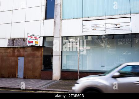 Fermeture des magasins dans Union Street en centre-ville de Torquay Banque D'Images