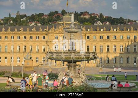 Schloßplatzspringbrunnen, Neues Schloß, Schloßplatz, Stuttgart, Bade-Württemberg, Deutschland *** Schloßplatzspringbrunnen, New Palace, Schloßplatz, Stuttgart, Baden Württemberg, Allemagne crédit : Imago/Alamy Live News Banque D'Images