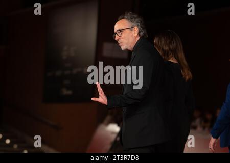 Rome, Italie. 20 octobre 2023. ROME, ITALIE - 20 OCTOBRE : Tim Burton assiste à un tapis rouge pour le film ''Maria Callas : Lettere E Memorie'' lors du 18e Festival du film de Rome à l'Auditorium Parco Della Musica le 20 octobre 2023 à Rome, Italie. (Photo de Luca Carlino/NurPhoto) crédit : NurPhoto SRL/Alamy Live News Banque D'Images