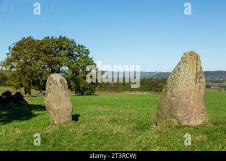 Nine Stones Close, également connu sous le nom de The Grey Ladies, est un cercle de pierre sur Harthill Moor dans le Derbyshire Banque D'Images