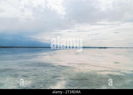 Le Royaume du ciel du lac salé de Chaka dans la province de Qinghai, en Chine Banque D'Images