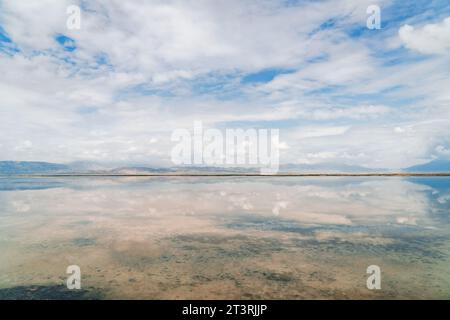 Le Royaume du ciel du lac salé de Chaka dans la province de Qinghai, en Chine Banque D'Images