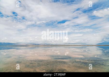 Le Royaume du ciel du lac salé de Chaka dans la province de Qinghai, en Chine Banque D'Images