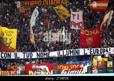 Rome, Italie. 26 octobre 2023. Supporters de Roma lors de l'UEFA Europa League, match de football du Groupe G entre L'AS Roma et la SK Slavia Praha le 26 octobre 2023 au Stadio Olimpico à Rome, Italie - photo Federico Proietti/DPPI crédit : DPPI Media/Alamy Live News Banque D'Images