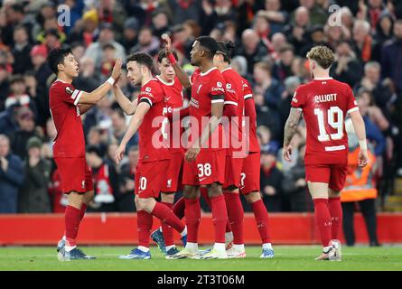 Anfield, Liverpool, Merseyside, Royaume-Uni. 26 octobre 2023. Europa League football, Liverpool contre Toulouse ; Diogo Jota de Liverpool célèbre avec ses coéquipiers après son but d'ouverture de 8e minute crédit : action plus Sports/Alamy Live News Banque D'Images