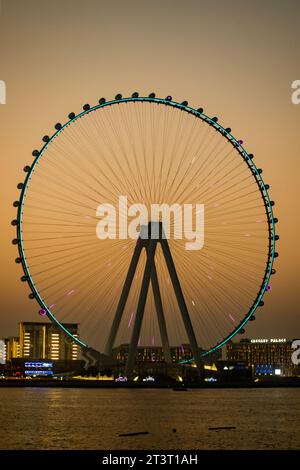 Dubaï, Émirats arabes Unis- 20 septembre 2023 : l'Ain Dubai stationnaire était toujours allumé alors qu'il subissait des réparations pour redémarrer sa rotation. Une vue depuis la marina de Dubaï Banque D'Images