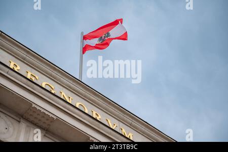 20223026 Leistungsschau 2023 des Oesterreichischen Bundesheeres WIEN, OESTERREICH - 26. OKTOBER : Sprungturm anlaesslich der offiziellen Feierlichkeiten am Nationalfeiertag 2023 am Wiener Heldenplatz am 26. Oktober 2023 à Wien, Oesterreich. 231026 SEPA 17 128 Copyright : xIsabellexOuvrardx SEPAxMedia crédit : Imago/Alamy Live News Banque D'Images