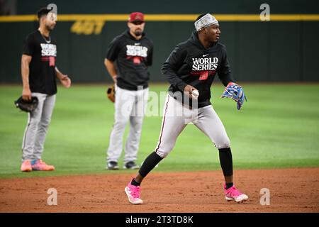 Arlington, États-Unis. 26 octobre 2023. Les joueurs des Diamondbacks de l'Arizona s'entraînent au Globe Life Field à Arlington, Texas, le jeudi 26 octobre 2023. Les Diamondbacks affronteront les Rangers du Texas dans la série mondiale 2023 à compter du vendredi 27 octobre. Photo de Ian Halperin/UPI crédit : UPI/Alamy Live News Banque D'Images