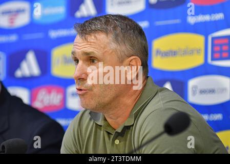 Milan, Italie - 12 septembre 2023 : l'entraîneur ukrainien Serhiy Rebrov assiste à la conférence de presse après le match de qualification de l'UEFA EURO 2024 Italie contre Ukraine au Stadio San Siro à Milan, Italie Banque D'Images
