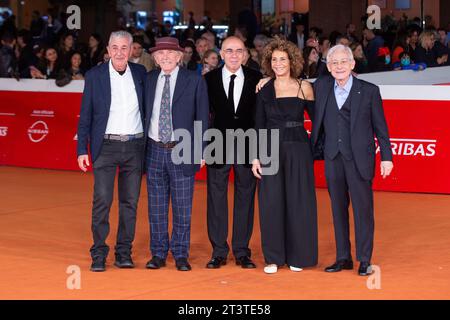 Rome, Italie. 26 octobre 2023. Cast assiste au tapis rouge de la série télévisée 'il Camorrista - la Serie' lors de la neuvième journée de la 18e édition du Festival du film de Rome, le 26 octobre 2023 Credit : Pacific Press Media production Corp./Alamy Live News Banque D'Images