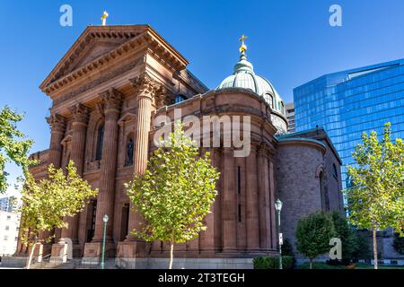 Philadelphie, PA - US - Oct 13, 2023 vue de la cathédrale de style Renaissance Basilique des Saints Pierre et Paul, une église principale ornée, circa-1864 Banque D'Images