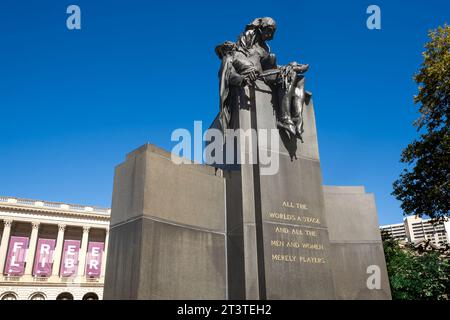 Philadelphie, PA – États-Unis – 13 octobre 2023 le Shakespeare Memorial, une statue créée pour Logan Circle, Philadelphie en 1926, conçue par Alexander Stirling Banque D'Images