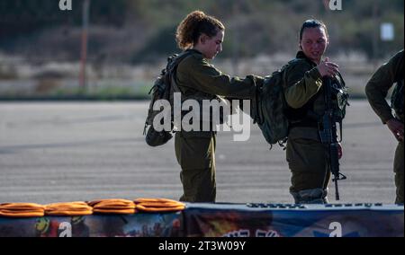 Base militaire de Zikim, Israël, 21 septembre 2023- IDF- longue marche de la brigade de recherche et de sauvetage de l'armée israélienne et cérémonie de remise des diplômes. Banque D'Images