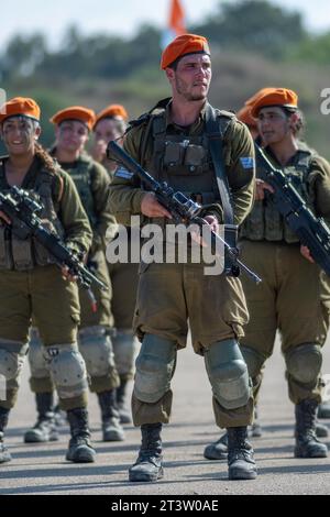 Base militaire de Zikim, Israël, 21 septembre 2023- IDF- longue marche de la brigade de recherche et de sauvetage de l'armée israélienne et cérémonie de remise des diplômes. Banque D'Images