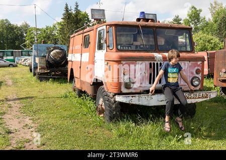 Musée d'exploration touristique de vieux véhicules russes, exposition de voitures classiques, principalement des automobiles de l'ère soviétique de l'URSS, Estonie, Järva-Jaani, Estonie Banque D'Images