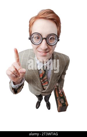 Vendeur drôle avec des lunettes épaisses et une mallette sonnant à la porte Banque D'Images