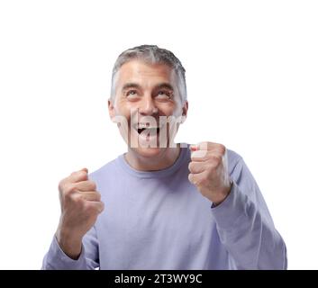 Joyeux homme mature heureux célébrant son succès avec des poings levés Banque D'Images