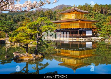 kinkakuji à Rokuonji, alias Pavillon d'or situé à kyoto, japon Banque D'Images