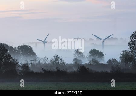 Teesdale, comté de Durham Royaume-Uni. 27 octobre 2023. UK Météo. Ce matin, ce fut un début de journée brumeux à Teesdale, dans le comté de Durham, dans le nord-est de l'Angleterre. Crédit : David Forster/Alamy Live News Banque D'Images