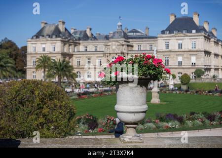 Midi dans le jardin du Luxembourg à Paris, France. Banque D'Images