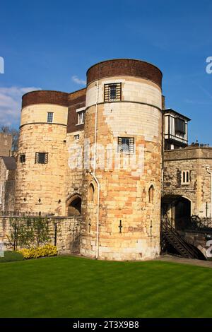 Extérieur de la tour centrale du complexe de forteresse de la Tour de Londres. Banque D'Images