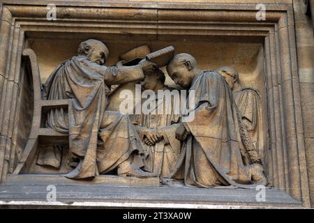 Sculpture of dons, Examination Schools Building de l'Université d'Oxford Banque D'Images