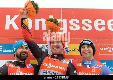 ANDI Langenhan, Felix LOCH (Sieger Mitte) Chris Mazdzer USA Siegerehrung Viessmann Rodel Welt Cup Herren à Koenigssee, Deutschland am 04.01.2015 Banque D'Images