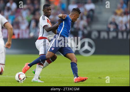 Juan Agudelo (13) Aktion gegen Antonio Ruediger (16) Deutschland - USA 1:2 Fussball Laenderspiel in Koeln, Deutschland am 10.06.2015 Banque D'Images