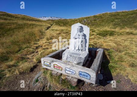 Monument des vétérans ski grimpeurs de Viella, Montcorbison, Vallée d'Aran, province de Lérida, Espagne. Banque D'Images