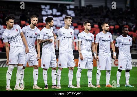 Trnava, Slovaquie. 26 octobre 2023. Les joueurs du Spartak Trnava s'alignent pour le match de l'UEFA Conference League opposant le Spartak Trnava au FC Nordsjaelland au stade Anton Malatinsky de Trnava. (Crédit photo : Gonzales photo/Alamy Live News Banque D'Images
