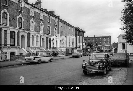 Photographie en noir et blanc d'archive de 1975 de Grafton Square à Lambeth, au sud de Londres. Banque D'Images