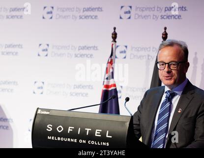 Melbourne, Australie. 27 octobre 2023. Xavier Hormaechea, Directeur général d'UCB Belgique, prononce un discours lors d'une réunion sur la recherche et les solutions sur l'épilepsie infantile lors de la Mission économique belge au Commonwealth d'Australie, à Melbourne, le vendredi 27 octobre 2023. Une délégation belge effectue une mission économique de 10 jours en Australie du 19 au 28 octobre 2023. BELGA PHOTO BENOIT DOPPAGNE crédit : Belga News Agency/Alamy Live News Banque D'Images