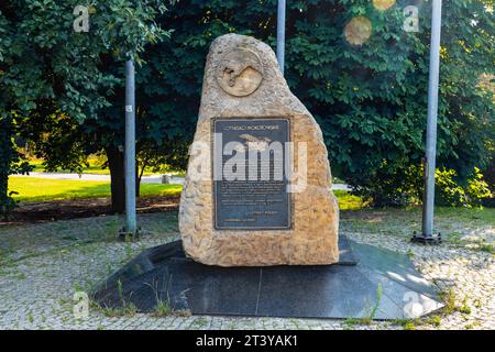 Varsovie, Pologne - 25 juillet 2021 : monument historique de l'aéroport de Mokotow dans le parc Pole Mokotowskie dans le quartier Mokotów de Varsovie Banque D'Images