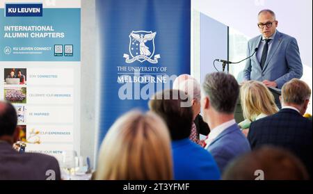 Melbourne, Australie. 27 octobre 2023. Le ministre flamand Matthias Diependaele prononce un discours lors d'un séminaire sur la recherche et l'innovation dans le cadre de la mission économique belge auprès du Commonwealth d'Australie, à Melbourne, le vendredi 27 octobre 2023. Une délégation belge effectue une mission économique de 10 jours en Australie du 19 au 28 octobre 2023. BELGA PHOTO BENOIT DOPPAGNE crédit : Belga News Agency/Alamy Live News Banque D'Images