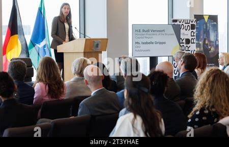 Melbourne, Australie. 27 octobre 2023. Isabelle Grippa, PDG de Hub Brussels, prononce un discours lors d’une visite de courtoisie au Centre d’investissement Victoria lors de la mission économique belge au Commonwealth d’Australie, à Melbourne, le vendredi 27 octobre 2023. Une délégation belge effectue une mission économique de 10 jours en Australie du 19 au 28 octobre 2023. BELGA PHOTO BENOIT DOPPAGNE crédit : Belga News Agency/Alamy Live News Banque D'Images