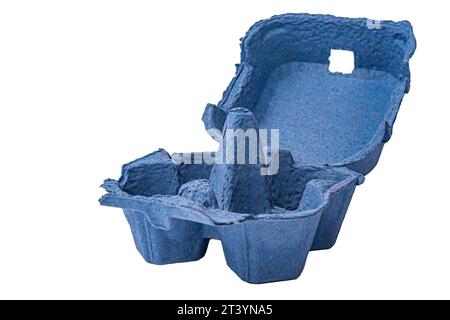 boîte en papier pour oeufs sur fond blanc gros plan Banque D'Images