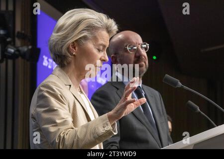 Bruxelles, Belgique. 27 octobre 2023. La présidente de la Commission européenne Ursula Von der Leyen et le président du Conseil européen Charles Michel photographiés lors d'une réunion le deuxième jour du conseil européen, au siège de l'Union européenne à Bruxelles, le vendredi 27 octobre 2023. BELGA PHOTO HATIM KAGHAT crédit : Belga News Agency/Alamy Live News Banque D'Images