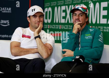 MEXICO, Mexique. 26 octobre 2023. #11. Sergio PEREZ Mendoza, MEX, Oracle Red Bull Racing et #14, Fernando ALONSO, ESP, écurie Aston Martin Formula 1, lors du Grand Prix de F1 mexicain qui s'est tenu au Magdalena Mixhuca Park dans l'Autodromo Hernando Rodriguez, Grand Prix de Formule 1 du Mexique, F1 GP du Mexique en 2023, formel 1 à Mexiko, grand Prix du Mexique de Formule 1, image payante, copyright © Ulises CUEVAS/ATP images (CUEVAS Ulises/ATP/SPP) crédit : SPP Sport Press photo. /Alamy Live News Banque D'Images